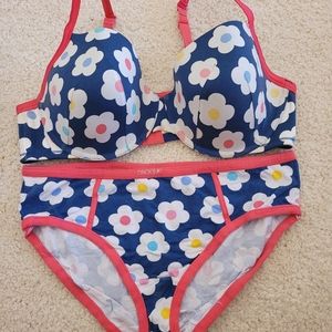 Cacique Matching Criss/Cross Bra & Panty set